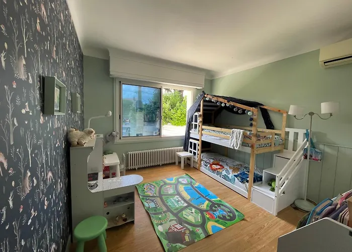 Hébergement de vacances Spacieuse Avec Piscine Privée *